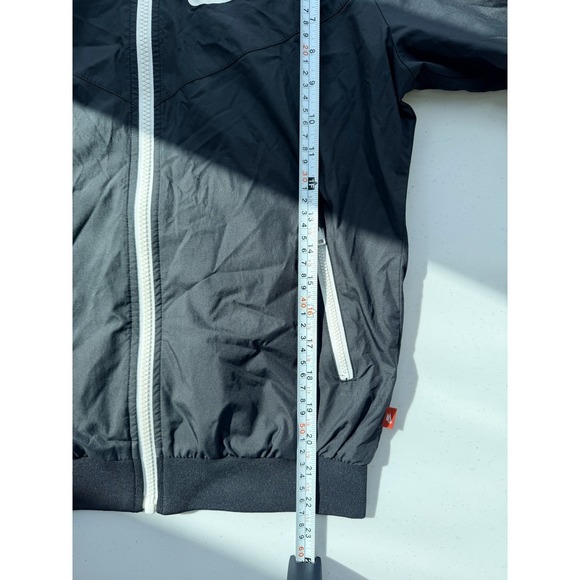 Nike Windrunner Jacket S Black White Chevron Hooded Windbreaker Athleisure - Picture 8 of 8